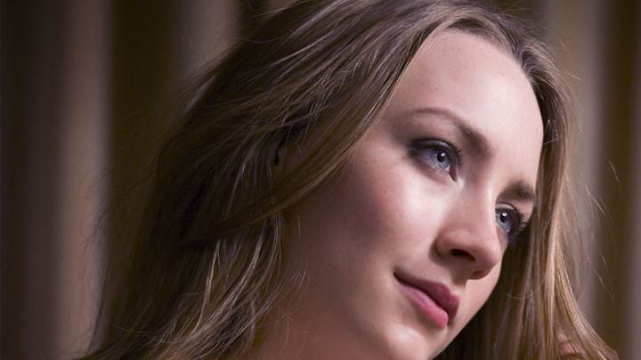 Saoirse Ronan Blue Eyes N Pink Lips Side Face Closeup